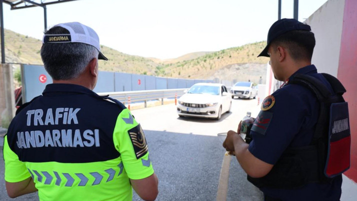 Jandarmanın ceza yazdığı kişi öyle biri çıktı ki pişman olup kendi cebinden ödedi