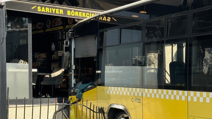 Üsküdar'da İETT otobüsü börekçiye daldı! Yaralılar var