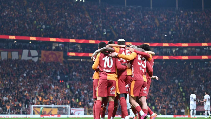 Osimhen Galatasaray'ı ipten aldı!
