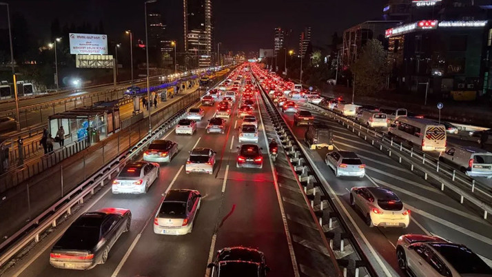 İstanbul’da trafik yoğunluğu yüzde 72’ye ulaştı