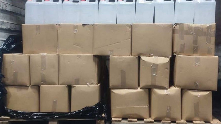 İzmir'de yılbaşı öncesi 860 litre etil alkol ele geçirildi