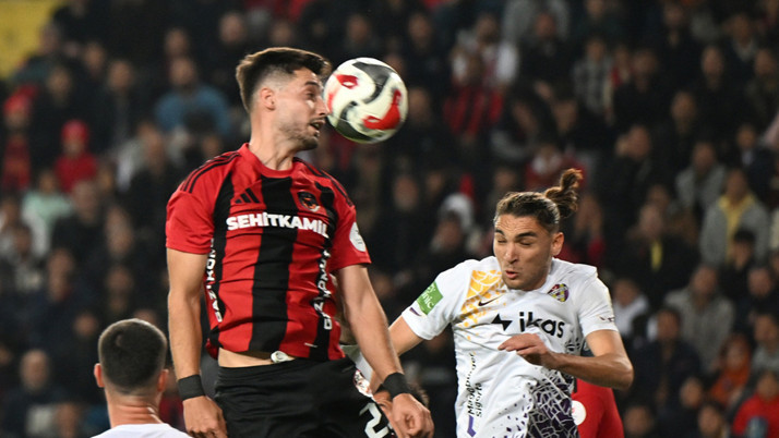 Süper Lig kulübünden "penaltı" isyanı! Tayyip Talha Sanuç'un yüz kemiği kırıldı