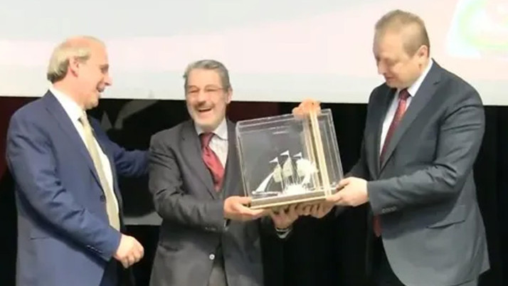 Yazar Sadık Albayrak'a 'Yılın Fikir Adamı' ödülü! "Bedel ödemiş bir dava adamı"