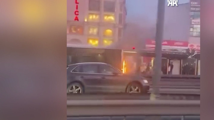 Metrobüste yangın çıktı! Büyük panik yaşandı