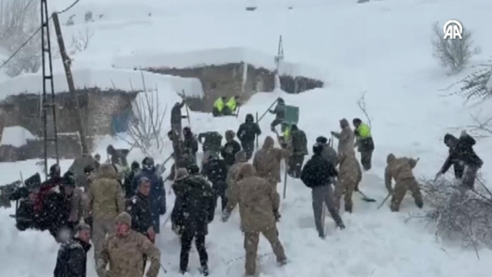 Van'da çığ düştü! Kaybolan kadın kurtarıldı: Hastaneden acı haber geldi
