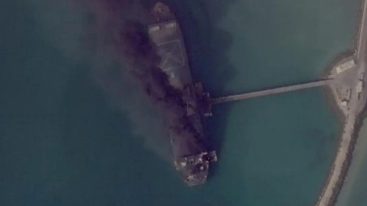 Savaşın en önemli kayıplarından biri! İran'ın dev İHA gemisi batırıldı