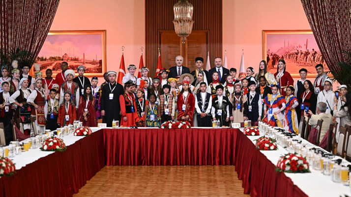 TBMM Başkanı Kurtulmuş, Meclis'te dünya çocuklarını kabul etti