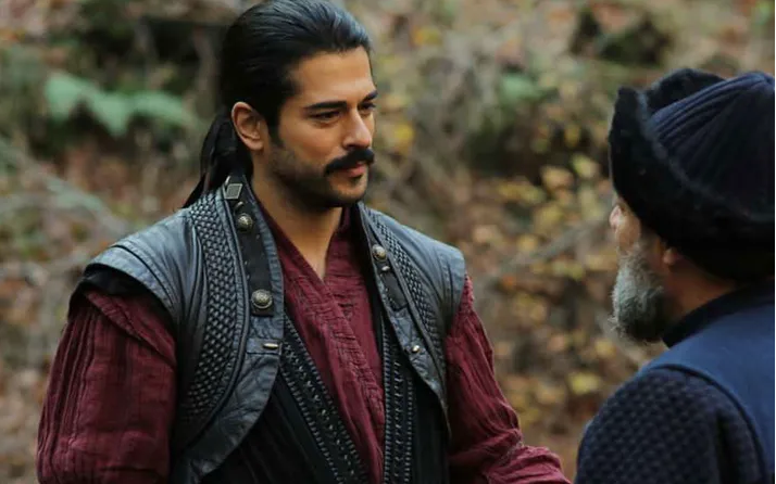 Kuruluş Osman'da Özge Özpirinçci sürprizi! Seti gezip yapımcıyla toplantı yaptı - Resim: 1