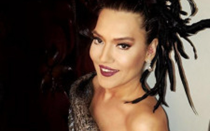 Demet Akalın Kimdir?