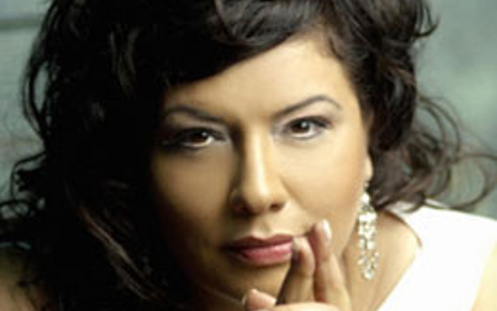 Işın Karaca Kimdir?