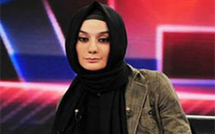 Esra Elönü Kimdir?