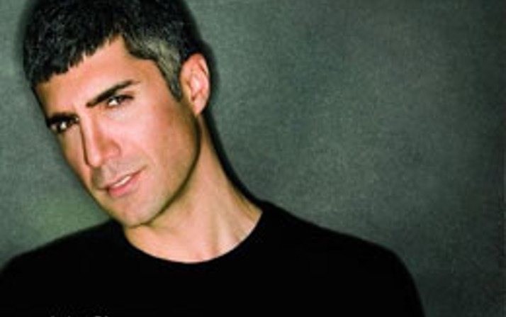 Özcan Deniz Kimdir?