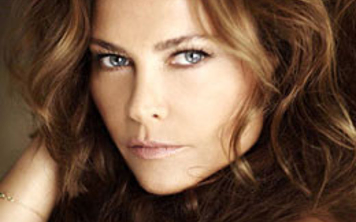 Hülya Avşar Kimdir?