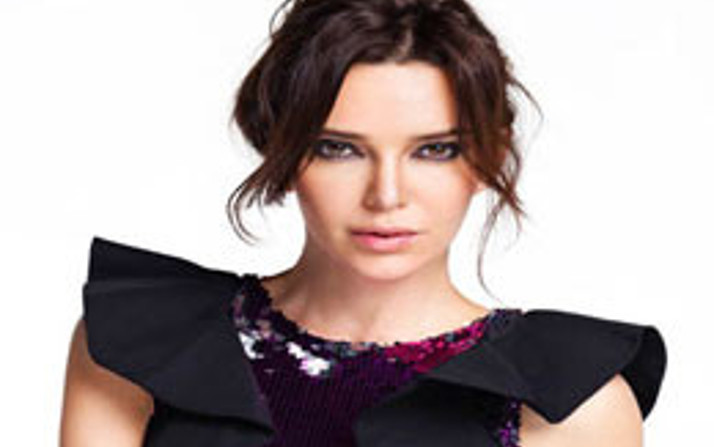 Hande Ataizi Kimdir?