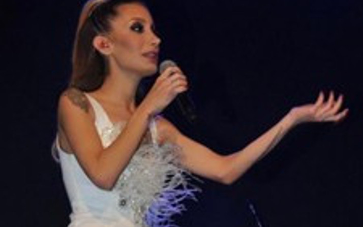 İrem Derici Kimdir?