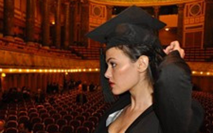 Gülper Özdemir Kimdir?