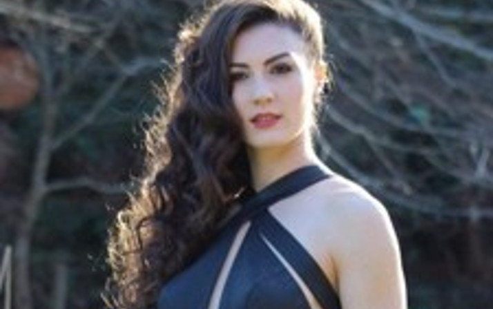 Burcu Özberk  Kimdir?