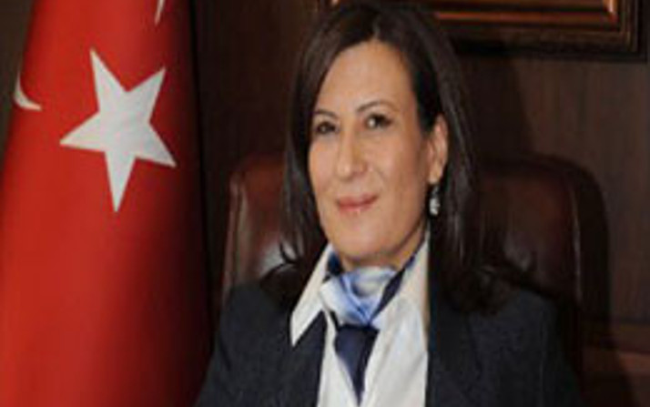 Nimet Çubukçu Kimdir?