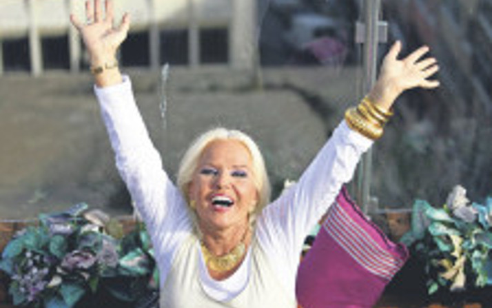 Gönül Yazar  Kimdir?