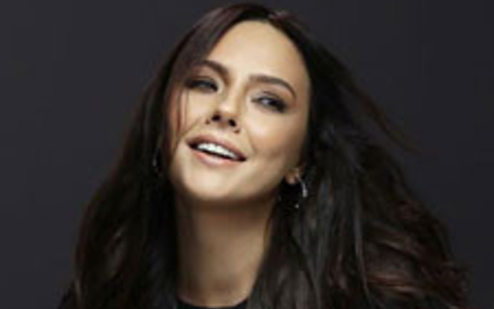 Ebru Gündeş Kimdir?