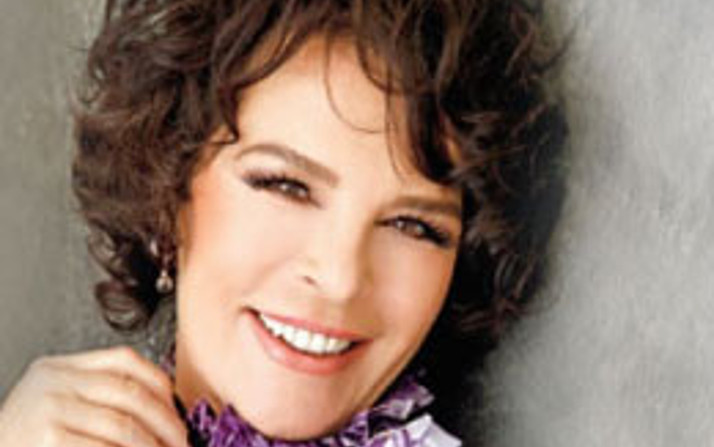 Hülya Koçyiğit Kimdir?