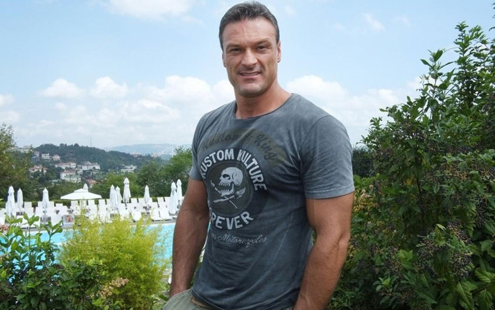 Alpay Özalan kimdir aslen nereli eşi ve çocukları var mı?