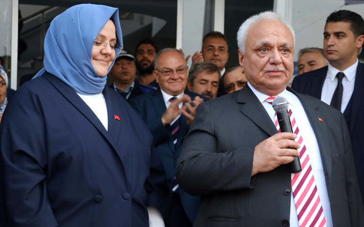 Zehra Zümrüt Selçuk nereli babası Atilla Koç kimdir?