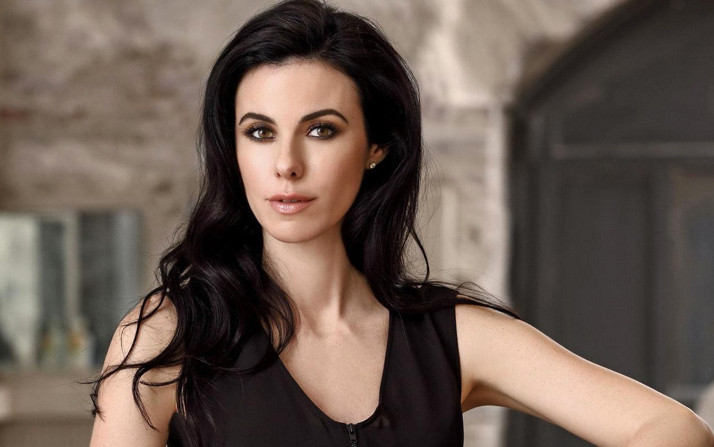 Defne Samyeli nerele kızları kimdir?