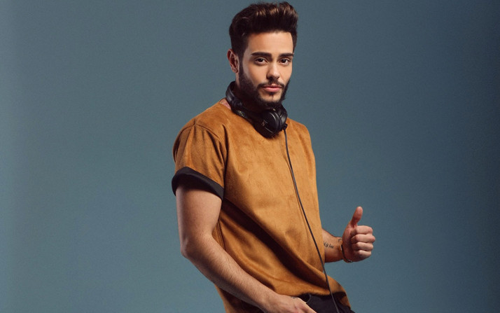 Rüzgar Erkoçlar Kimdir?