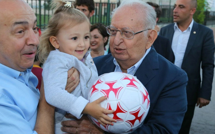 Hüsamettin Cindoruk nereli eşi kimdir çocukları