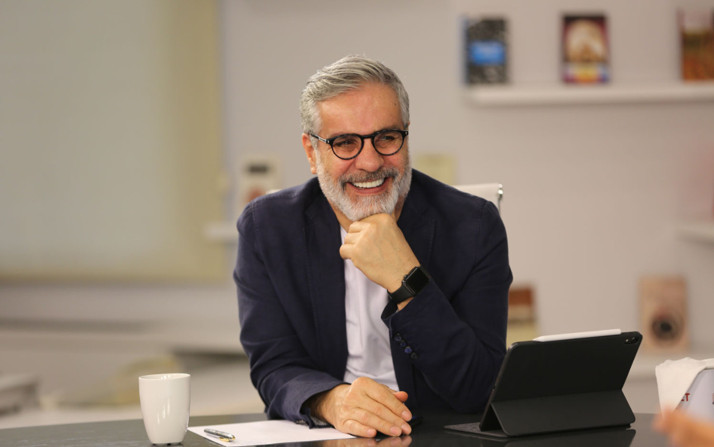 Hadi Özışık Kimdir?