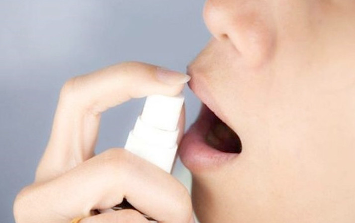 Ağız spreyi sıkmak orucu bozar mı kaza gerekir mi Diyanet ne diyor? 