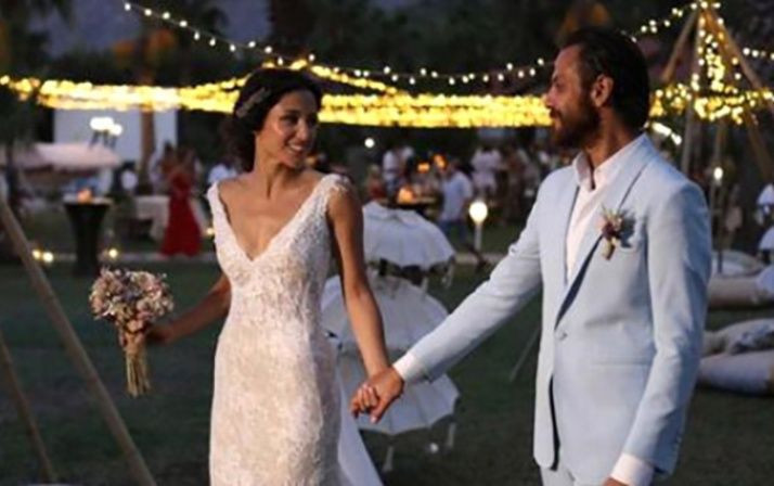 Erkan Kolçak Köstendil'in eşi Cansu Tosun objektiflerin karşısına geçti! Cesur pozlar verdi - Resim: 2