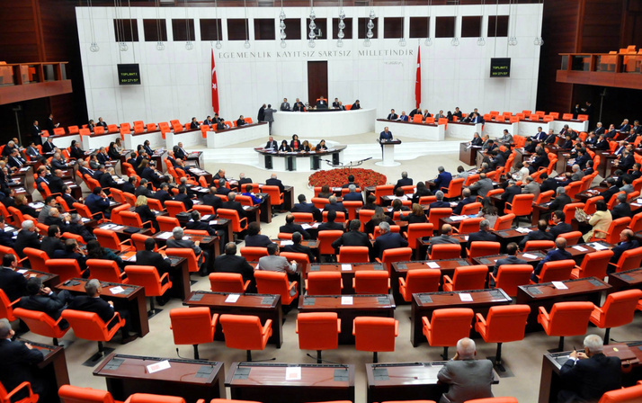 En düşük emekli aylığı teklifi TBMM'den geçti
