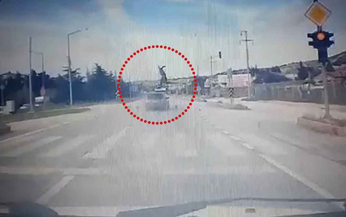 Burdur’da motosiklet sürücüsünün öldüğü kaza araç kamerasına yansıdı