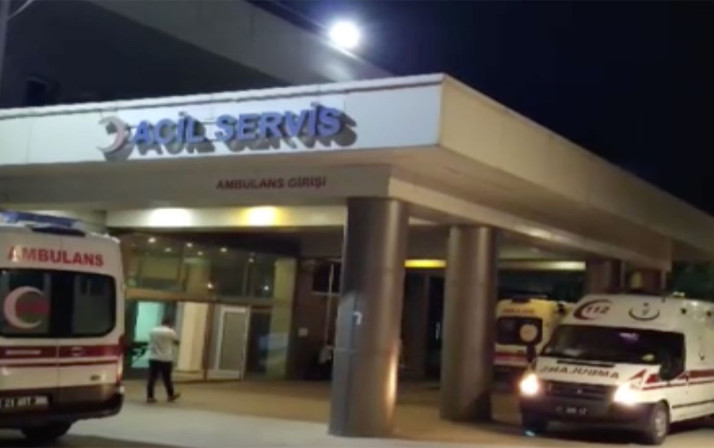 Diyarbakır'da feci kaza! Otobüs kavşağa daldı 20 kişi yaralandı