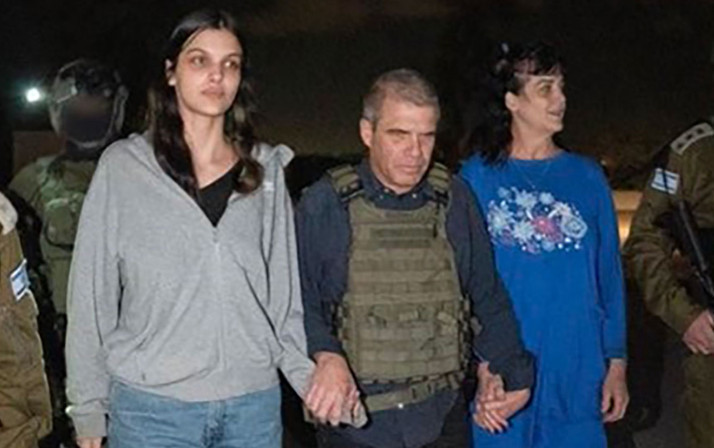 Katar devreye girdi Hamas, 2 ABD vatandaşı esirini serbest bıraktı! Elinde küçük bir çizik var