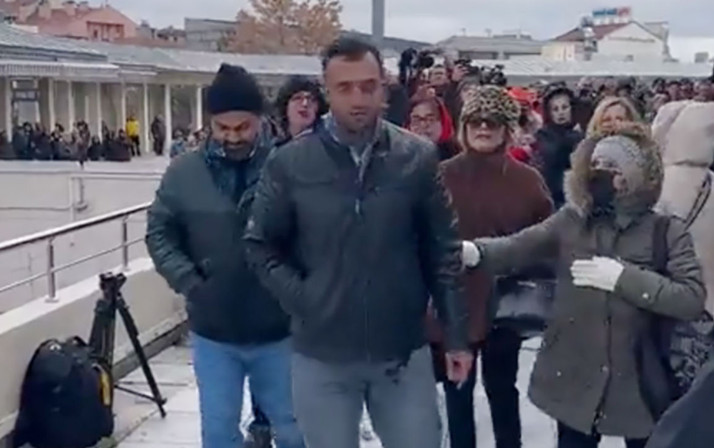 'Öldükten sonra yakılmak istiyorum' demişti... Metin Uca'nın cenaze namazında olay çıktı