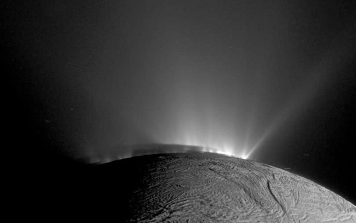 Satürn'ün uydusunda yaşam belirtilerine rastlandı