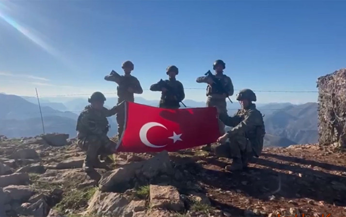 Mehmetçik'ten tüyleri diken diken eden yılbaşı mesajı!