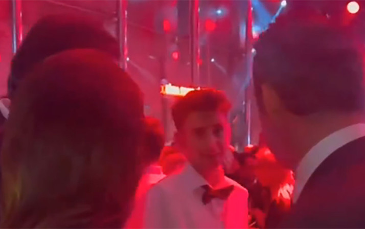 Ali Koç'un garsonla diyaloğu olay oldu! Sosyal medyadan Fenerbahçe Başkanı'na tepki geldi