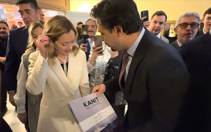 İtalya Başbakanı Meloni, Anadolu Ajansının "Kanıt" kitabını inceledi