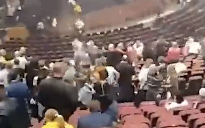 Moskova'da konser salonuna saldırı anı kameraya yansıdı