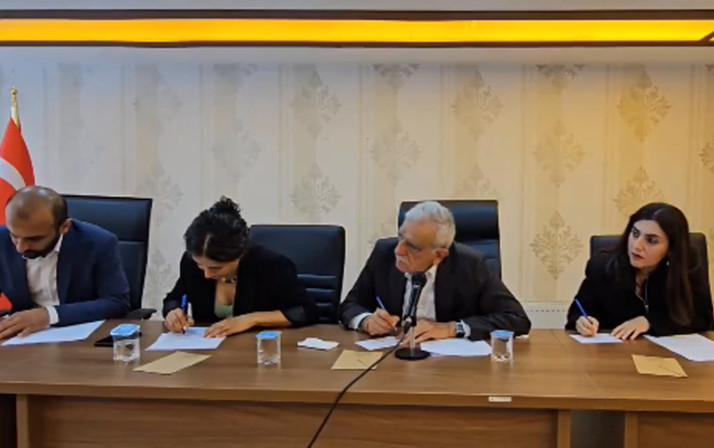 Mardin Büyükşehir Belediye Meclisi ilk toplantısında İstiklal marşı tartışması