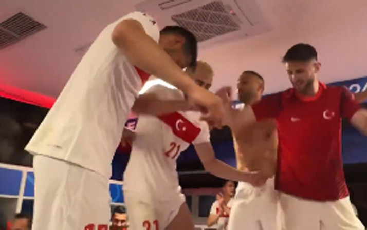 Milli futbolcuların soyunma odasındaki sevinç görüntüleri beğeni topladı