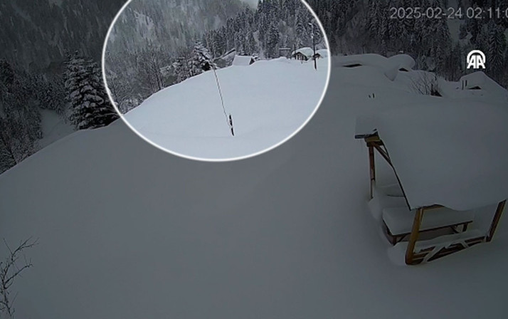 Rize'de çığ düşme anı güvenlik kamerasında