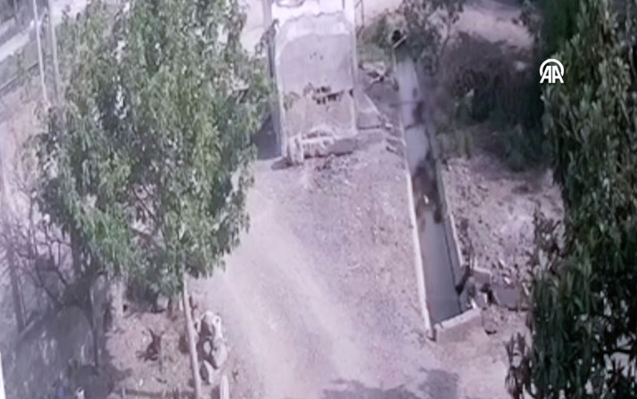 Osmaniye'de anne ve kızının elektrik akımına kapılma anı kamerada