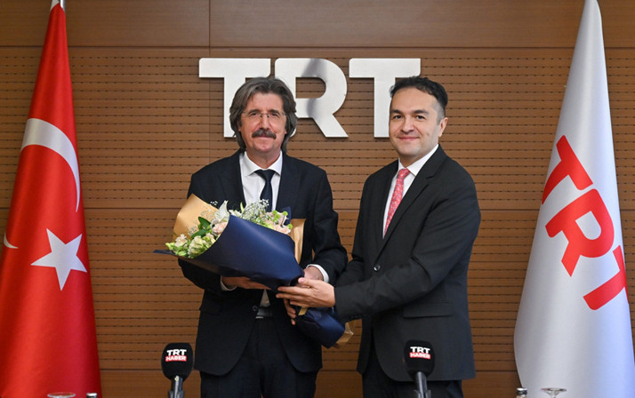 TRT Yönetim Kurulu Başkanı Ferudun Yılmaz, görevi Albayrak'tan devraldı