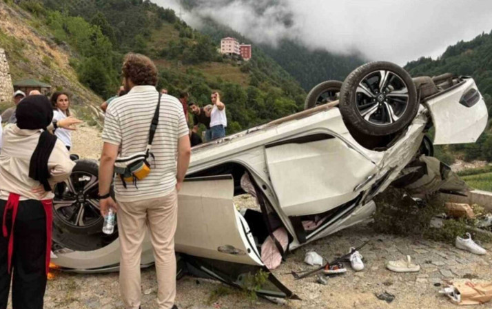 Giresun'da kontrolden çıkan araç 10 metre yükseklikten düştü