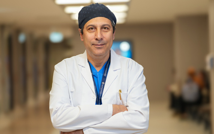 Bacağınızda şişlik ve ağrı varsa acele edin! Derin ven trombozu olabilirsiniz